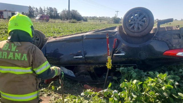 Falleció un automovilista tras volcar en la ruta 12