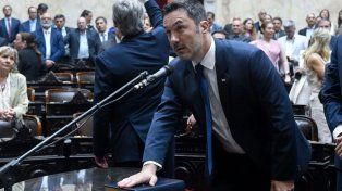 Luis Petri oficializó su renuncia al Ministerio de Defensa de la Nación