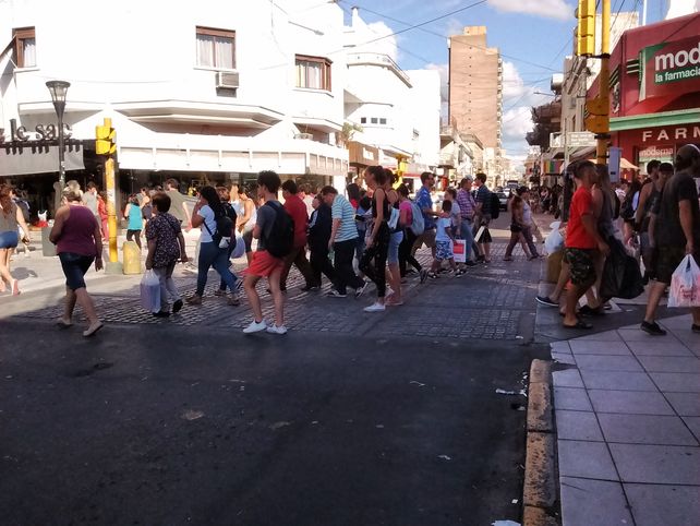 Días de ventas. Un intenso movimiento se registra en la Peatonal.