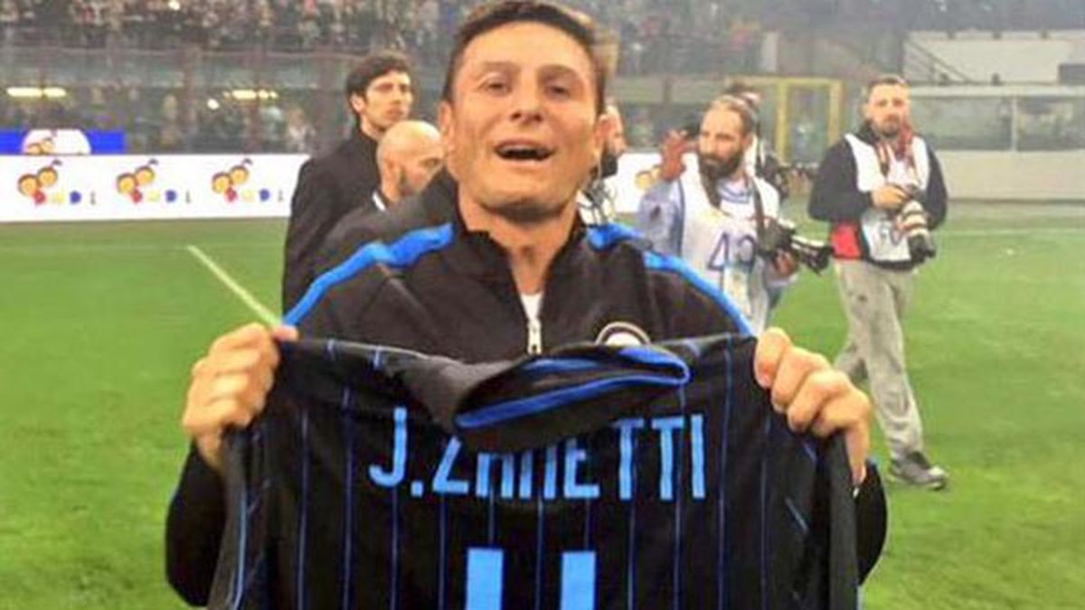 Maillot De L'Inter Milan Signé Par Javier Zanetti - Certificat Beckett Inclus