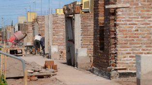 Construcción. El consumo de cemento presentó bajas tanto mensuales como interanuales, manteniéndose en niveles que apenas superan en un 8% los mínimos registrados durante la pandemia.