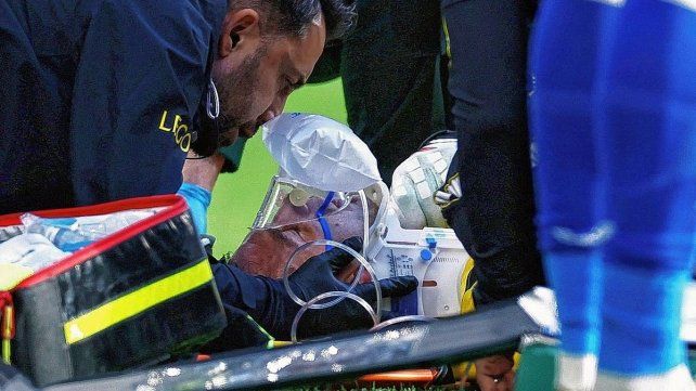 Dibu Martínez fue operado debido a una fractura que sufrió en el maxilar.