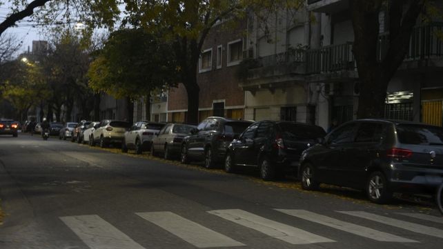 Un proyecto en el Concejo busca habilitar ambas manos para el estacionamiento en toda la ciuda