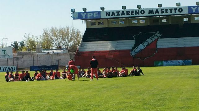 A Bichi Fuertes le llegó la hora del debut en Huracán Las Heras