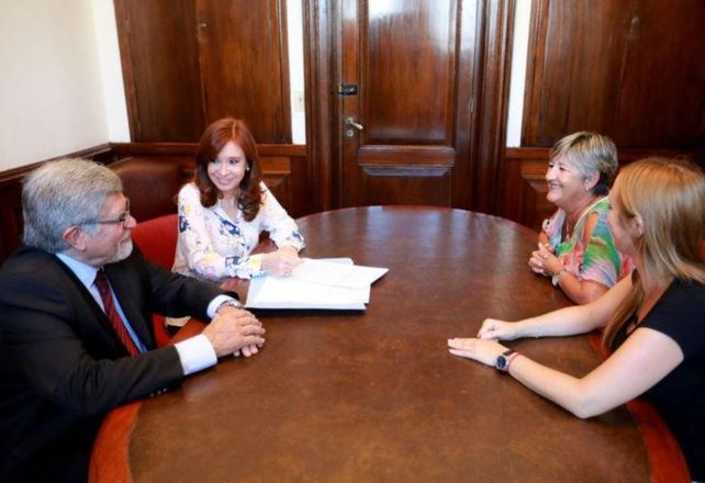 Cristina Fernández presentó un proyecto de ley que busca que todos los funcionarios tengan sus fondos en el país