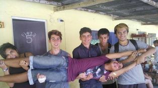 Santiago con sus amigos en una de las fotos más compartidas.&nbsp;