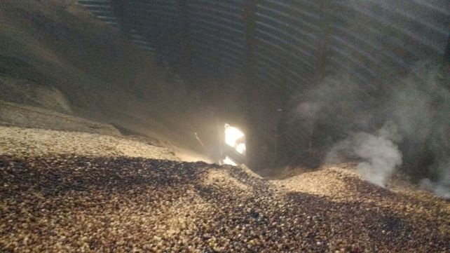 Bomberos Voluntarios Villaguay controlaron incendio en silos con 100 toneladas de soja