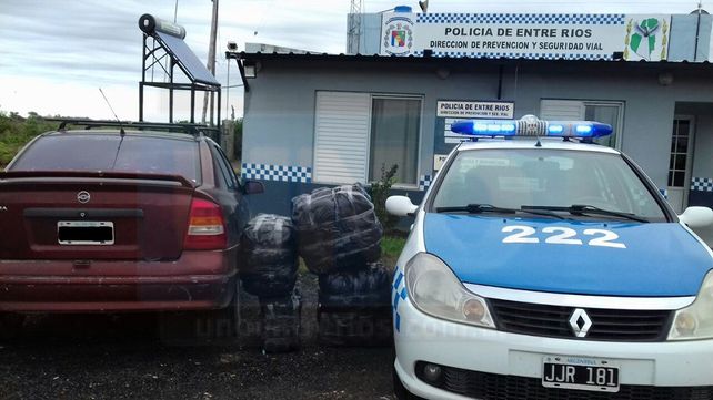 Detuvieron la marcha de un vehículo y recuperaron mercadería sin factura