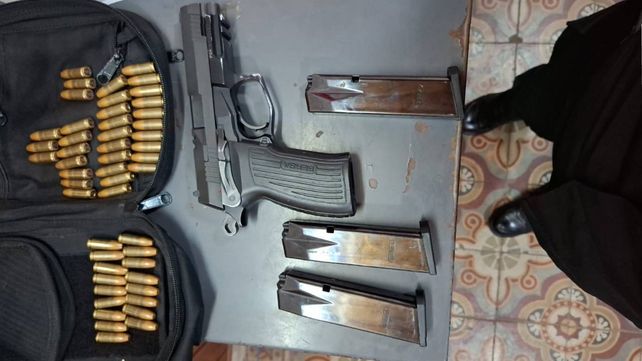 La Policía de General Lagos secuestró el arma reglamentaria del detenido