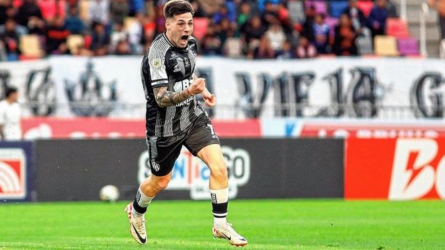 Lucas Bezossi es un jugador que está en el radar del DT de Unión.