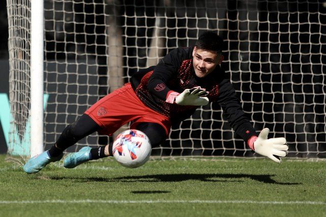 Lautaro Morales, durante una práctica en Bella Vista cuando estuvo en Newell's, en la temporada 2022.