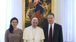 El Papa designó como su vocero al estadounidense Greg Burke