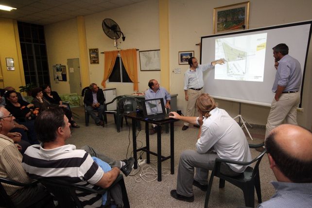 Presentaron a vecinos y feriantes un proyecto para poner en valor a “Las 4 vías”