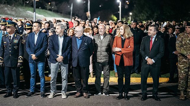 Rogelio Frigerio participó de la tradicional vigilia en homenaje a los 632 caídos en la Guerra de Malvinas en la Plaza de las Colectividades