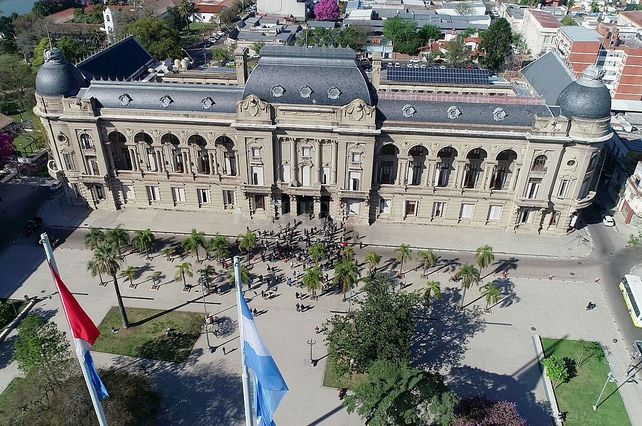 Legisladores llevaron sus reclamos hasta la Gobernación.