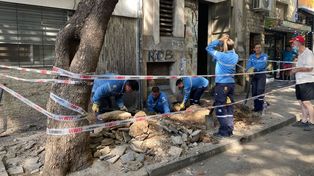 Las cuadrillas de la Empresa Provincial de la Energía (EPE) trabajan para resolver los problemas causados por la alta demanda de suministro eléctrico.&nbsp;