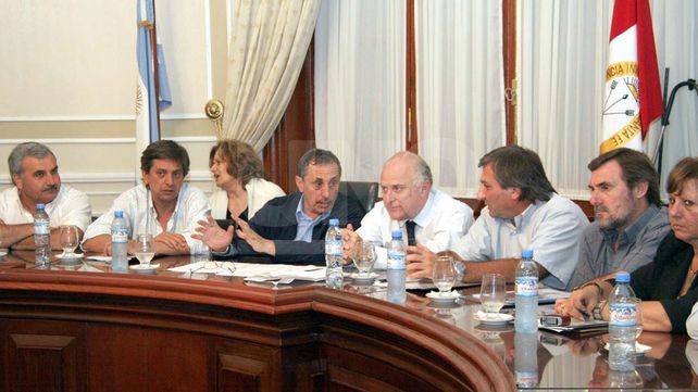 Reunión del gobernador Obeid con intendentes en dónde se lo ve junto a Miguel Lifschitz cuando era intendente de Rosario