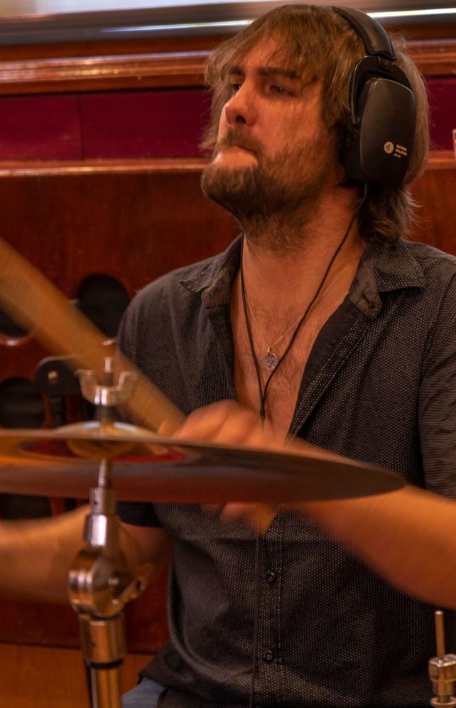 Soul, funk y rock en Fluir, el primer álbum de Carlos Rolo Verón
