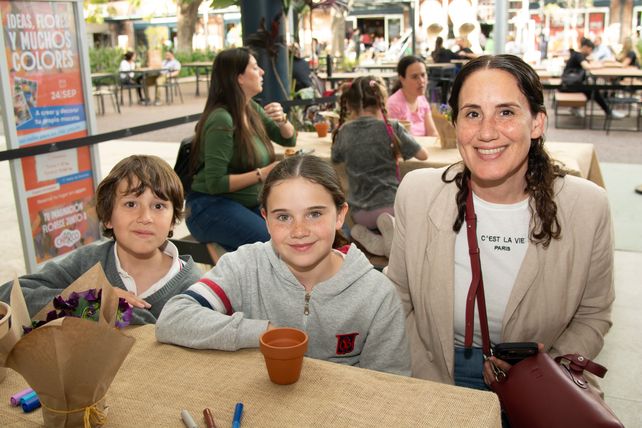 Matías Isern, Faustina Riba e Inés Madariaga  