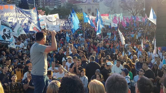 Frente al Monumento