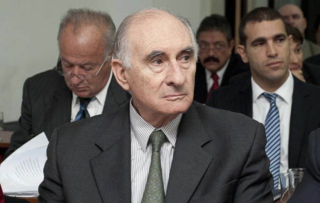 El ex presidente no fue encontrado culpable por cinco homicidios culposos ocurridos en avenida de Mayo y 9 de Julio.