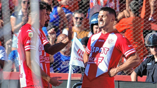 Unión goleó a Atlético Tucumán con un triplete de Juan García y sueña con la Sudamericana