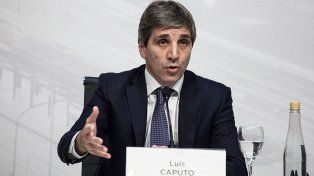 Incluye ajustes, reendeudamientos y acumulación de reservas. Además anticipó que no está bajo sus planes liberar el tipo de cambio.