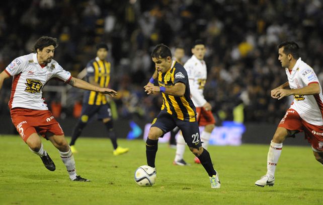 Franco Niell será el único punta en el equipo canalla que el miércoles jugará en Junín por la Copa Argentina.