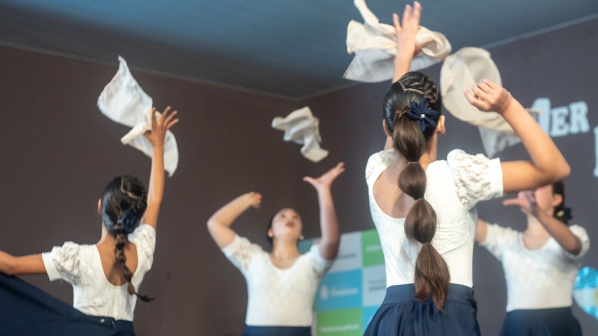 Se desarrolló con éxito el primer Encuentro de Danzas "Timbúes Baila"