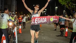Alexis Gardini, ganador de los 10K, celebró su triunfo en casa y subrayó la constancia y el trabajo duro.