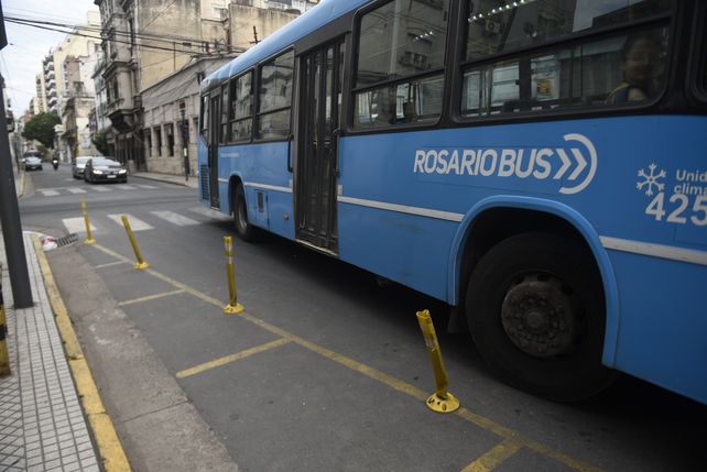 Piden colocar más pretiles que evitan estacionar en esquinas del centro
