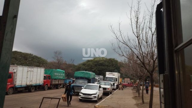 Se hizo de noche en la ciudad y llegaron las tormentas anunciadas: lluvia torrencial