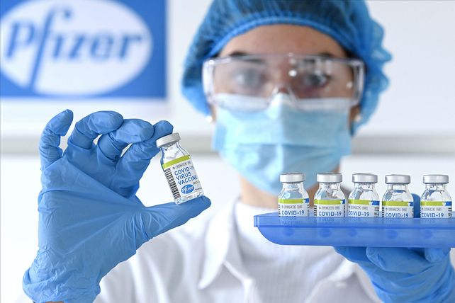 La vacuna de Pfizer llegará a la Argentina en los próximos meses.