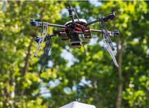 Un drone realizó la primera entrega de la historia puerta a puerta en los Estados Unidos