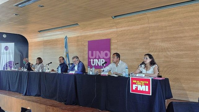 El debate fue organizado por la Universidad de Rosario contó con seis de los nueve postulantes que competirán el domingo por una banca