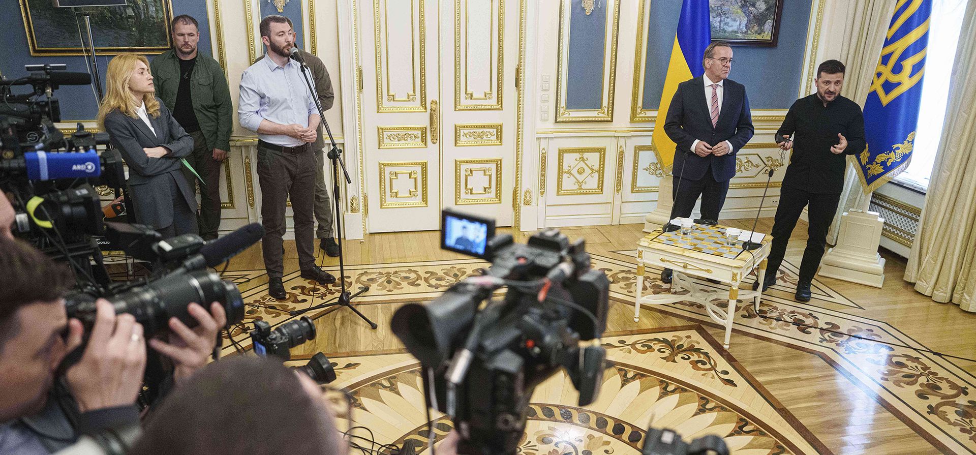 El presidente ucraniano, Volodymyr Zelenskyy (derecha), y el ministro de Defensa alemán, Boris Pistorius, asisten a una conferencia de prensa durante su reunión en Kiev, Ucrania, el jueves 12 de junio de 2025. (Foto AP/Evgeniy Maloletka) El presidente ucraniano, Volodymyr Zelenskyy (derecha), y el ministro de Defensa alemán, Boris Pistorius, asisten a una conferencia de prensa durante su reunión en Kiev, Ucrania, el jueves 12 de junio de 2025. (Foto AP/Evgeniy Maloletka)