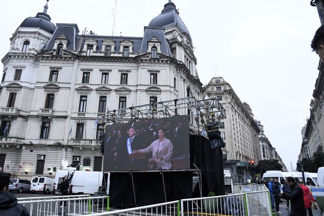 Con Macri en el Tedeum, el arzobispo Mario Poli, afirmó que la inequidad genera violencia