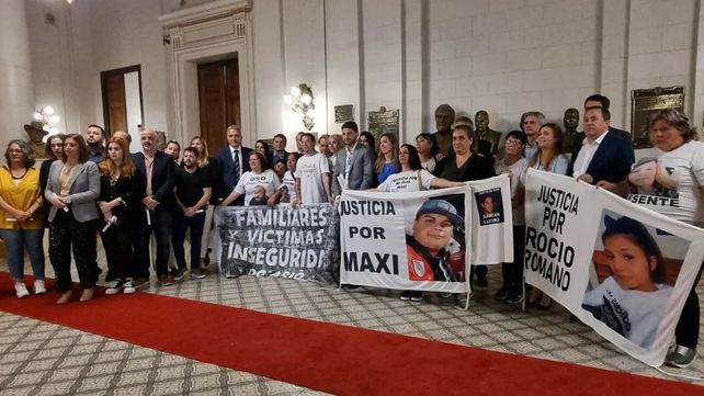 Familiares de víctima de la inseguridad acompañaron el debate en la Cámara de Diputados.