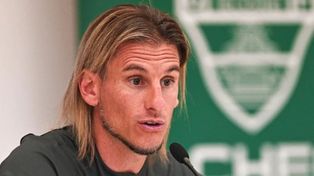 El rosarino Beccacece condenó los episodios de racismo en el fútbol español