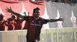 Felicidad plena. Scocco marcó un triplete por primera vez en su carrera.