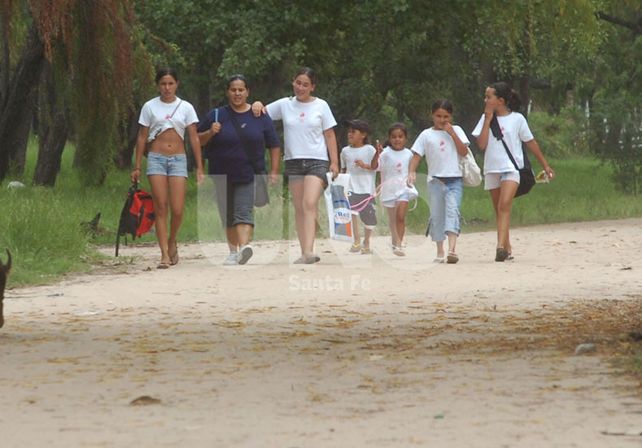 Colastiné Sur acondiciona el barrio y recolecta dinero para la época de lluvias