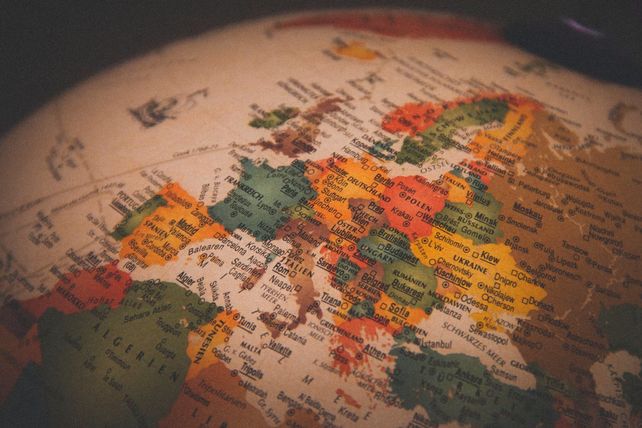 ¿Qué sitios y documentación no pueden faltar en un viaje por Europa?