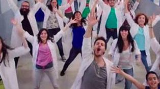 Científicos de Barcelona cantan y bailan en un video para recaudar fondos para sus investigaciones