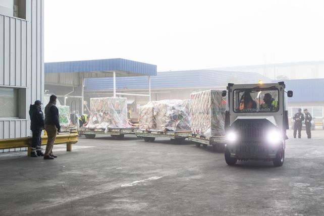 El cargamento arribó este viernes al aeropuerto internacional procedente de los Estados Unidos y lo recibió la ministra de Salud..