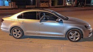 Sucedió en avenida Zanni de Paraná. El hombre de 78 años dejó estacionado el vehículo por 10 minutos y al volver se encontró con el auto dañado&nbsp;