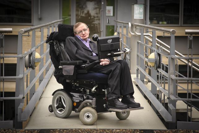 Stephen Hawking advierte que si no conquistamos el espacio nos extinguiremos en 100 años