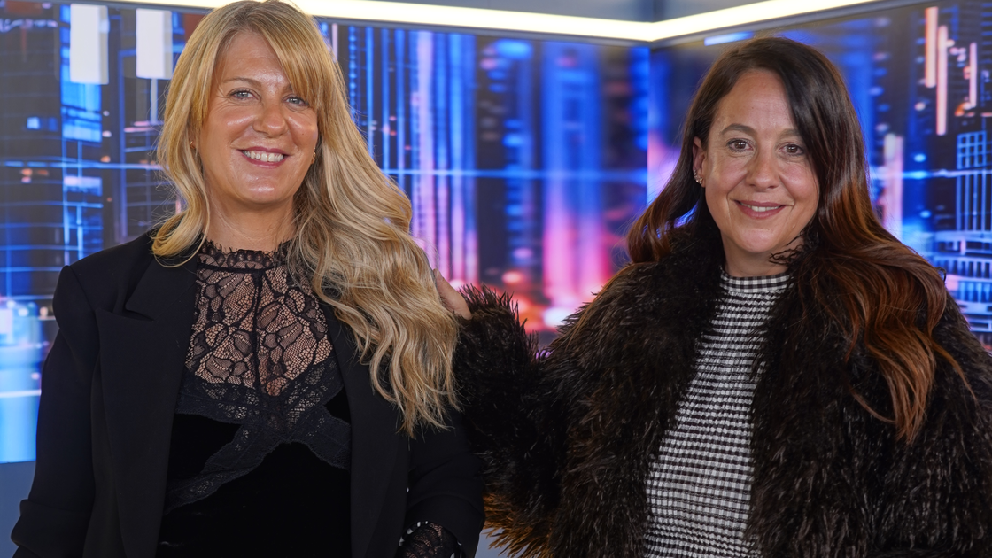 María Cruz y Dolores García González en los estudios de La Capital +.