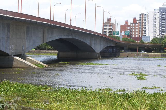 El monitoreo del comportamiento del río es constante por parte de los organismos de Defensa Civil.