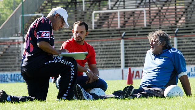 Murió el Trinche Carlovich, el ídolo charrúa que fue golpeado en forma salvaje en un intento de robo