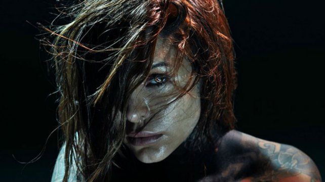 Candelaria Tinelli desbordó sensualidad en una producción de fotos desde la bañera